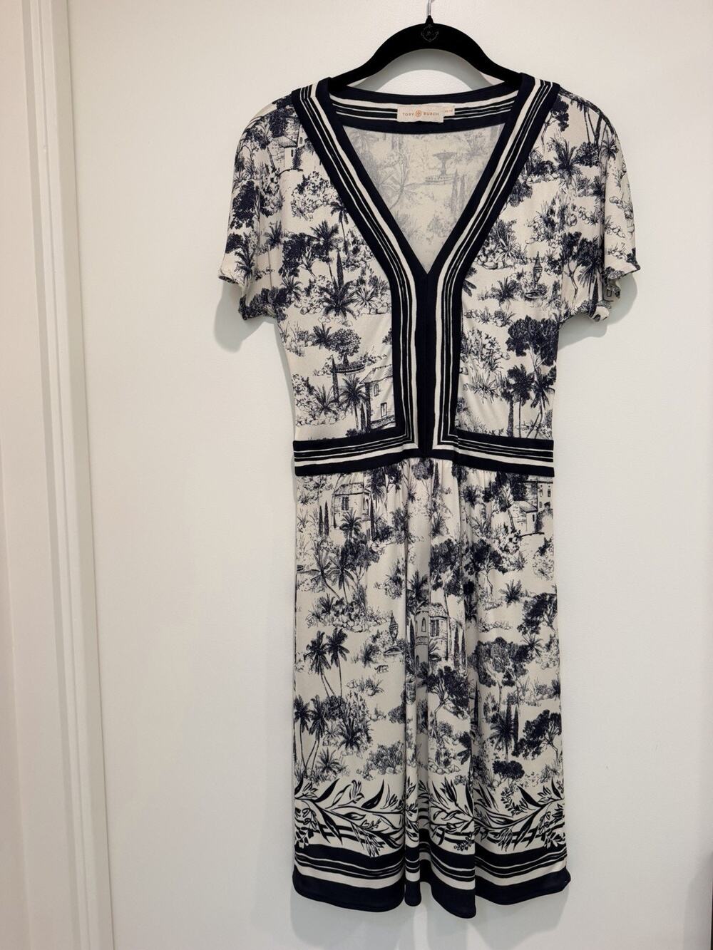 Tory Burch Size XS Silk Interlock Print Dress V-Neck Blue Ivory SHEATH DRESS